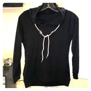 Black lightweight cotton hooded top.